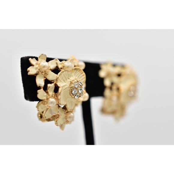 Reja Vintage Clip On Earrings Pin Brooch Set Cream Flower Enamel Pearl 40s BinBI - Picture 5 of 12